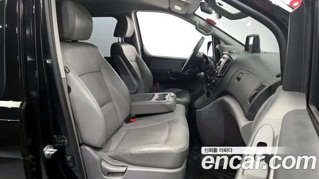 Hyundai Starex 2019 — фото 16
