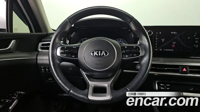 Kia K5 2021 — фото 19