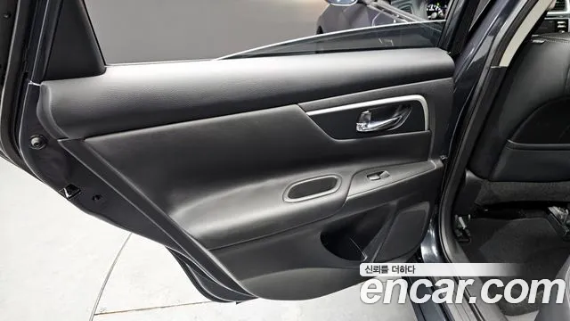 Nissan Altima 2017 — фото 15