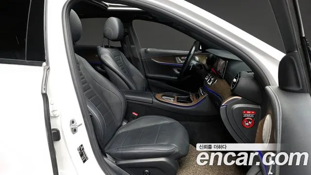 Mercedes-Benz E-Class 2021 — фото 12
