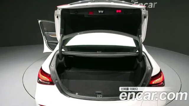 Mercedes-Benz E-Class 2021 — фото 20