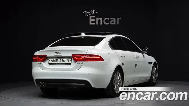 Jaguar XE 2017 — фото 2