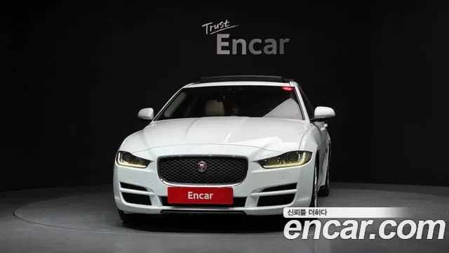 Jaguar XE 2017 — фото 3