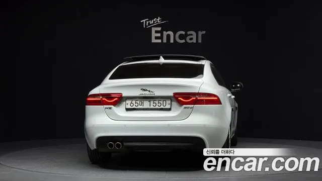 Jaguar XE 2017 — фото 4