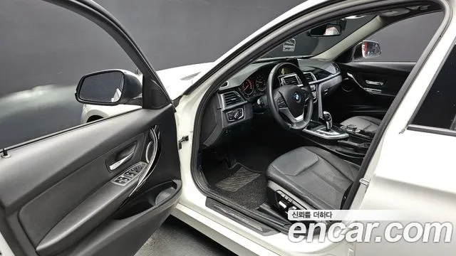BMW 3-Series 2018 — фото 10