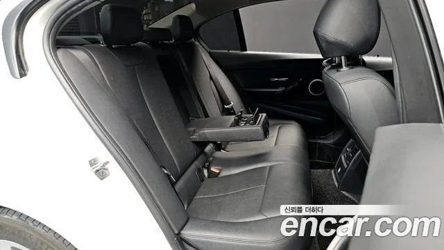 BMW 3-Series 2018 — фото 11