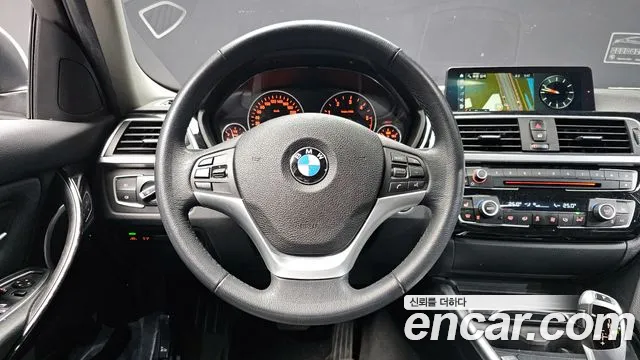 BMW 3-Series 2018 — фото 12