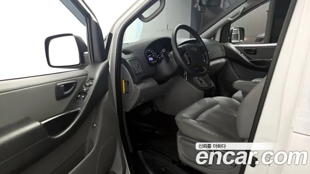 Hyundai Starex 2019 — фото 13