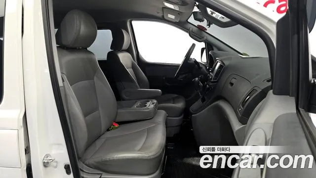 Hyundai Starex 2019 — фото 15