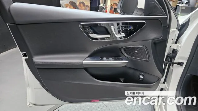 Mercedes-Benz C-Class 2024 — фото 14