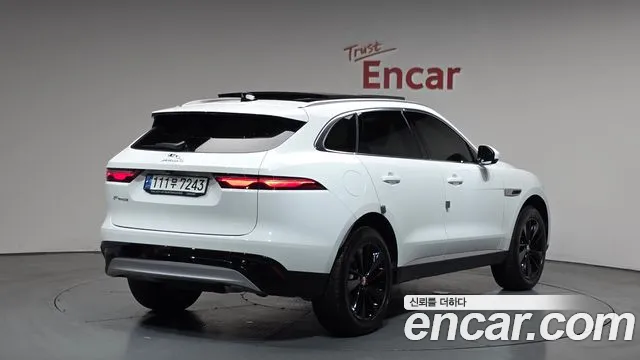 Jaguar F-PACE 2022 — фото 1