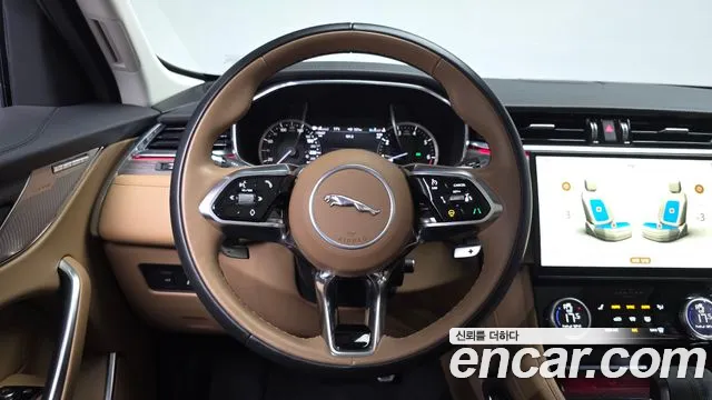 Jaguar F-PACE 2022 — фото 17