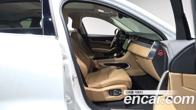 Jaguar F-PACE 2022 — фото 15