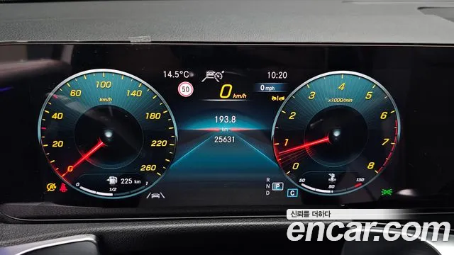 Mercedes-Benz GLB-Class 2023 — фото 11