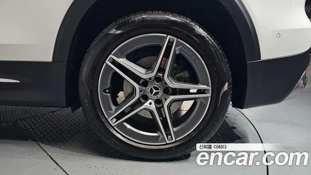 Mercedes-Benz GLB-Class 2023 — фото 7
