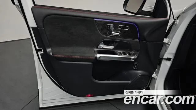 Mercedes-Benz GLB-Class 2023 — фото 14
