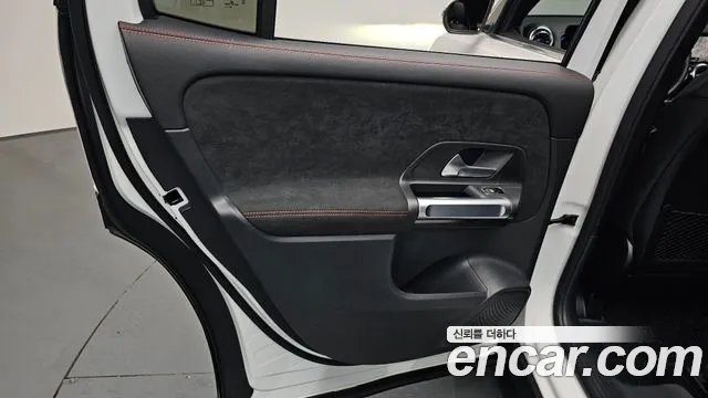 Mercedes-Benz GLB-Class 2023 — фото 15