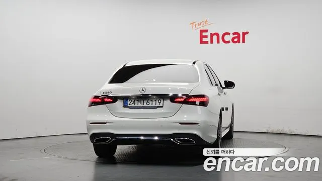 Mercedes-Benz E-Class 2023 — фото 4