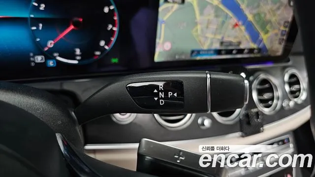 Mercedes-Benz E-Class 2023 — фото 12
