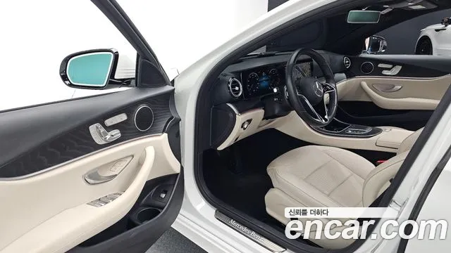 Mercedes-Benz E-Class 2023 — фото 17