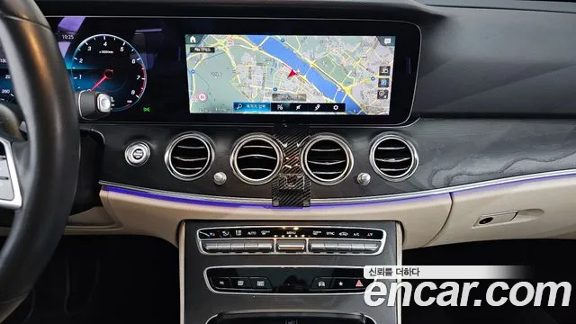 Mercedes-Benz E-Class 2023 — фото 20