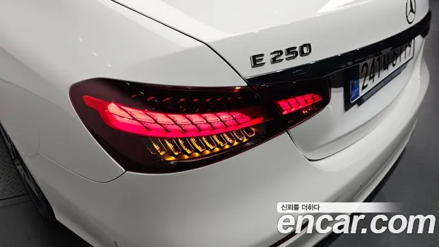 Mercedes-Benz E-Class 2023 — фото 9