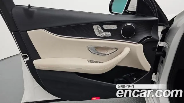 Mercedes-Benz E-Class 2023 — фото 14