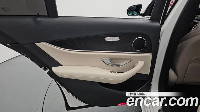 Mercedes-Benz E-Class 2023 — фото 15