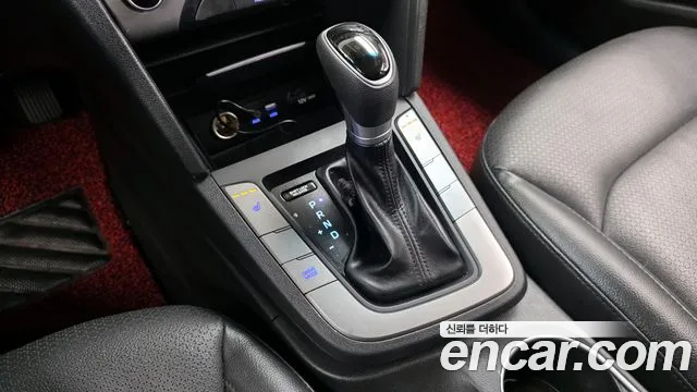 Hyundai AVANTE 2018 — фото 9