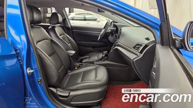 Hyundai AVANTE 2018 — фото 11