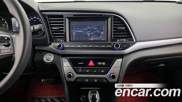 Hyundai AVANTE 2018 — фото 14