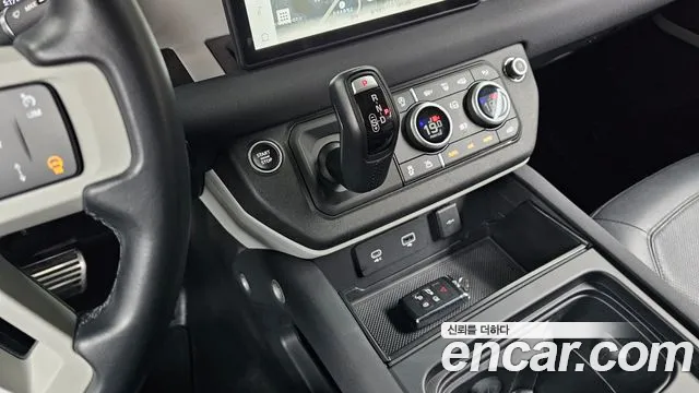 Land Rover Defender 2022 — фото 12
