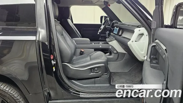 Land Rover Defender 2022 — фото 17