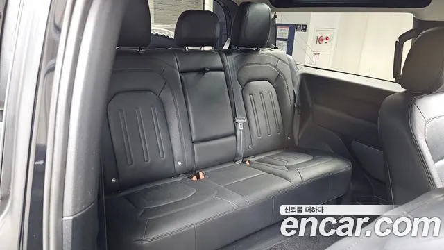 Land Rover Defender 2022 — фото 18
