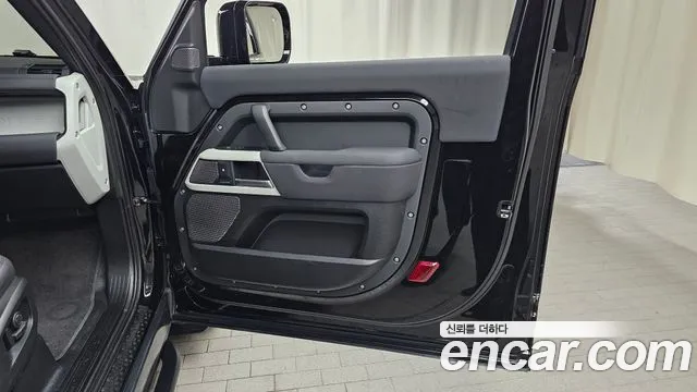 Land Rover Defender 2022 — фото 14
