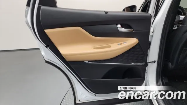 Hyundai Santafe 2022 — фото 15