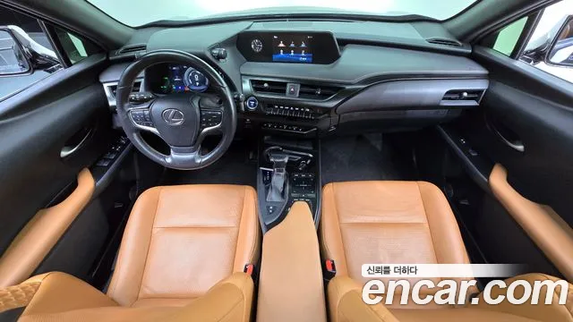 Lexus UX 2019 — фото 10