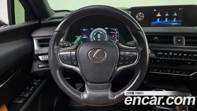 Lexus UX 2019 — фото 19