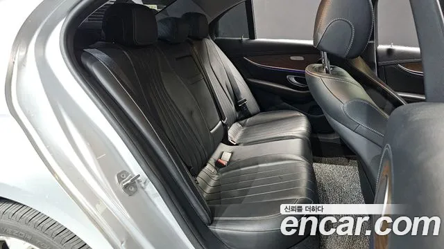 Mercedes-Benz E-Class 2018 — фото 11