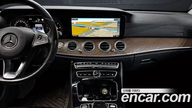 Mercedes-Benz E-Class 2018 — фото 13