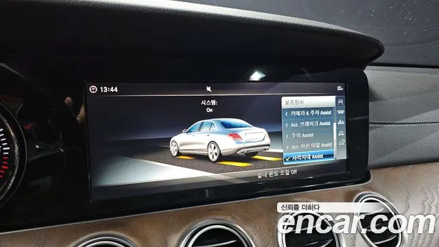 Mercedes-Benz E-Class 2018 — фото 15