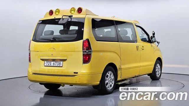 Hyundai Starex 2010 — фото 2