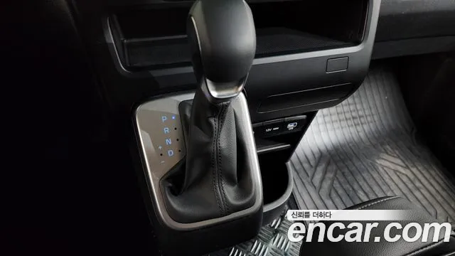 Hyundai Staria 2025 — фото 11