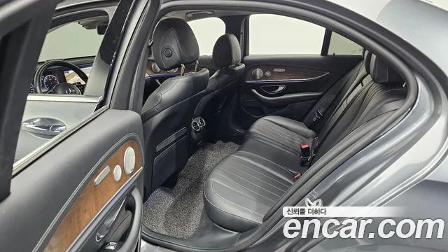 Mercedes-Benz E-Class 2020 — фото 12