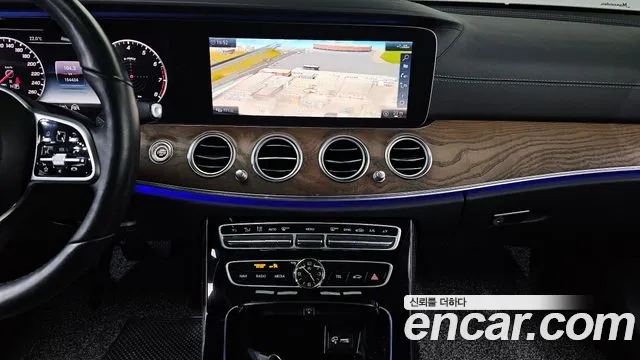 Mercedes-Benz E-Class 2020 — фото 13