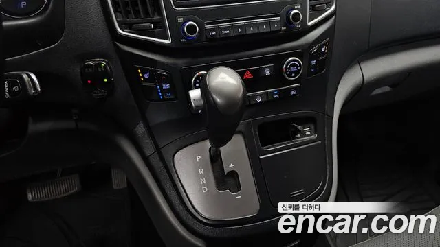 Hyundai Starex 2019 — фото 9