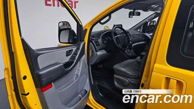 Hyundai Starex 2019 — фото 10