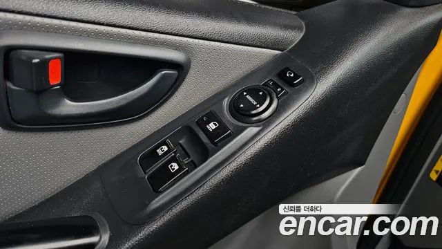 Hyundai Starex 2019 — фото 15