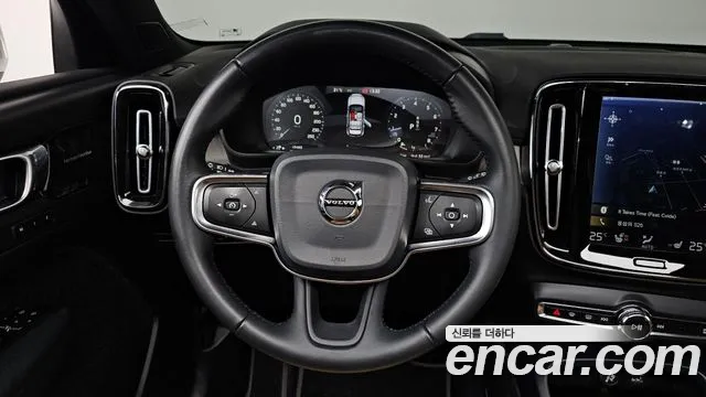 Volvo XC40 2020 — фото 18