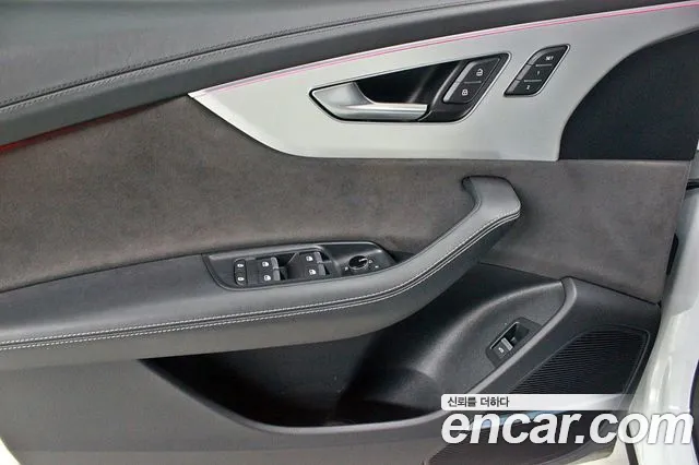 Audi Q8 2023 — фото 10
